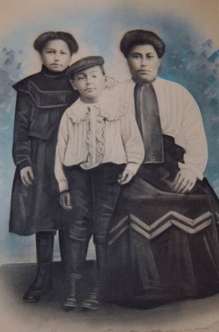 Family Portrait Elsie (Johnstone) Greenewald, Harry Douglas & Mother Lucy (Williams) Johnstone Douglas